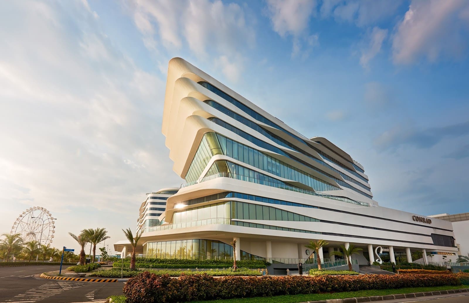 מלונות בפיליפינים 9 Conrad Manila — Philippines